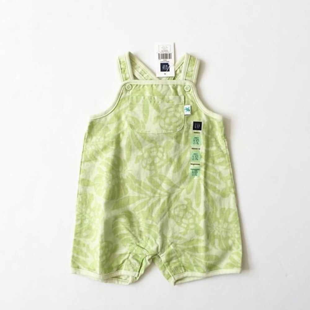 BABygap NWT green turtle print romper 3-6 months